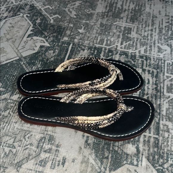 BERNARDO women’s Miami Leather Thong Sandals size 7.5 - Picture 2 of 7